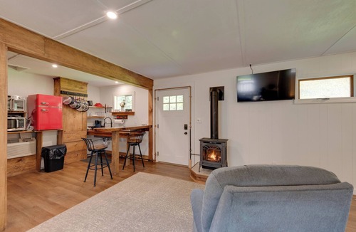 Hillsgrove Cabin | 9 Mi to Worlds End State Park: Deluxe Cabin H