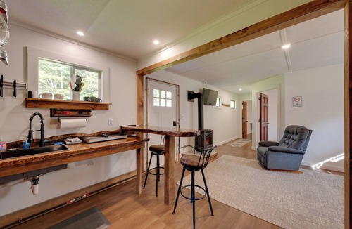 Hillsgrove Cabin | 9 Mi to Worlds End State Park: Deluxe Cabin H