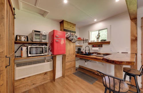 Hillsgrove Cabin | 9 Mi to Worlds End State Park: Deluxe Cabin H