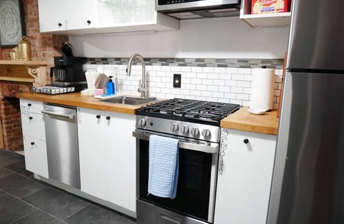 Jersey City Apartment | 9 Min Walk to LightRail - 30 Min drive NYC