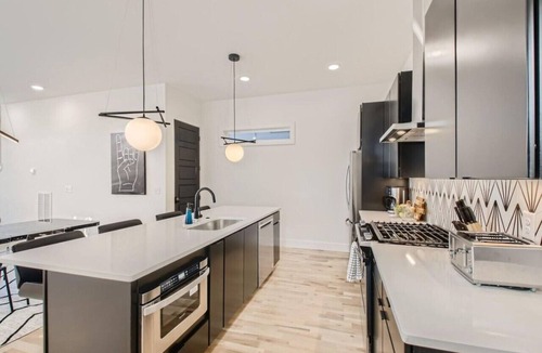 Berry Hill House | 9- Modern 4 King Beds-The Music City Collection