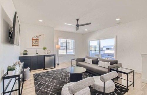 Berry Hill House | 9- Modern 4 King Beds-The Music City Collection