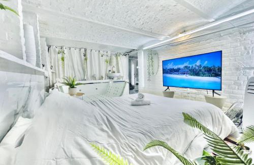 Tourcoing House | 9 Mykonos , Spa Balnéothérapie - espace aménagé privatif avec Lit Double