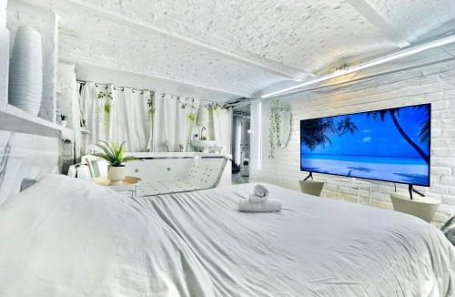 Tourcoing House | 9 Mykonos , Spa Balnéothérapie - espace aménagé privatif avec Lit Double