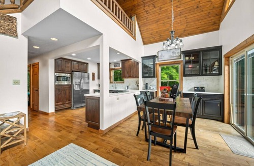 Freetown Cabin | 9 Oaks Log Cabin