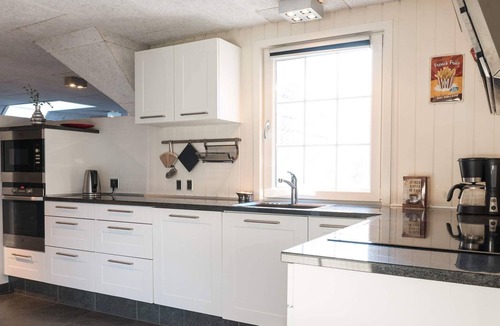 Ho House | 9 person holiday home on a holiday park in Blåvand