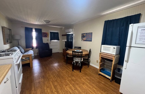 Kingsland Cottage | 9: Spring Break Tranquil Retreat, Fully Equipped Kitchen, Lake Access