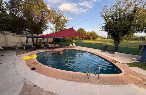 Kingsland Cottage | 9: Spring Break Tranquil Retreat, Fully Equipped Kitchen, Lake Access