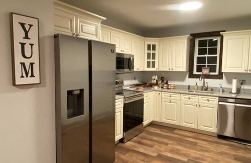 Marion Apartment | #9 - STUNNING*RENOVATED* *4BR HOUSE*