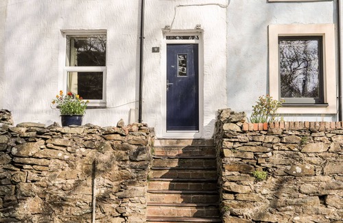 Gallt Y Foel Cottage | 9 TY DU ROAD, pet friendly, with open fire in Llanberis