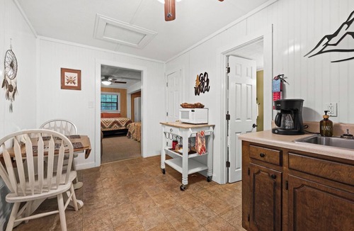 Wiley Apartment | #9 Waterfall Retreat-King/Full Suite-Fire Pit-Riverfront-Rockers- No Pets