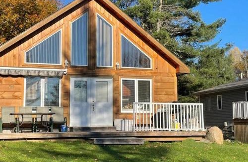 Muskoka Lakes Ski Chalet | #90 Lakefront 3-bdrm Chalet in Muskoka