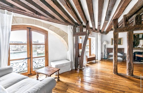 Notre Dame Apartment | 90 m² Apartment ∙ 2 bedrooms ∙ 4 guests