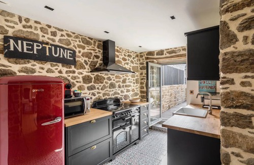 Saint-Coulomb House | 90 m² House ∙ 2 bedrooms ∙ 4 guests