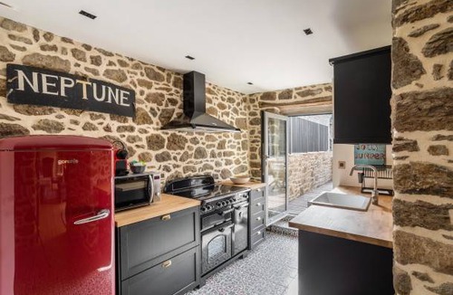 Saint-Coulomb House | 90 m² House ∙ 2 bedrooms ∙ 3 guests