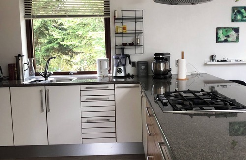Smidstrup Strand Cottage | 90 Meter fra Havet Ligger Dette Dejlige Sommerhus med Egen sti til Vandet
