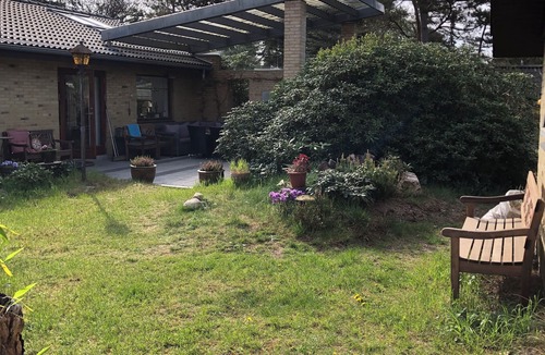 Smidstrup Strand Cottage | 90 Meter fra Havet Ligger Dette Dejlige Sommerhus med Egen sti til Vandet