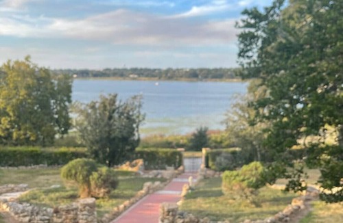 Lake Wales House | 900 sq ft Luxury Spa Suite · 2SA · Lake Views