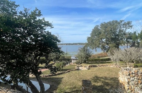 Lake Wales House | 900 sq ft Luxury Spa Suite · 2SA · Lake Views