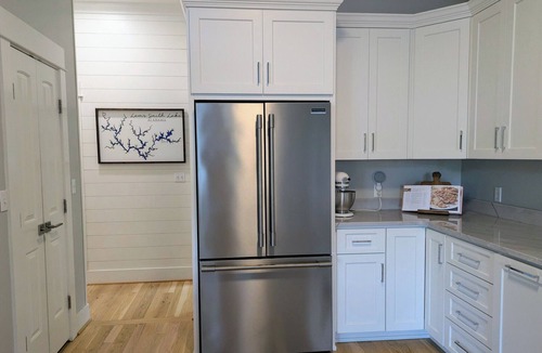 Bremen House | 900ft of water frontage: Private Spacious Luxury Waterfront Point @ Smith Lake!
