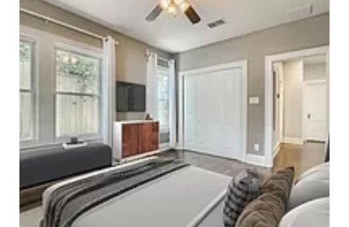 Austin House | 902 .