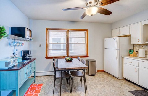 Elmwood Park Apartment | 90s Condo| King Bed | 65” Smart TV | Arcade Game