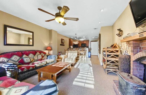 North Park City Condo | 91 m² Condo ∙ 1 bedroom ∙ 4 guests
