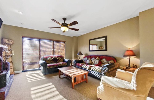 North Park City Condo | 91 m² Condo ∙ 1 bedroom ∙ 4 guests