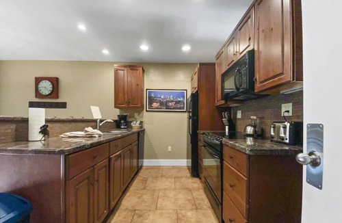 North Park City Condo | 91 m² Condo ∙ 1 bedroom ∙ 4 guests