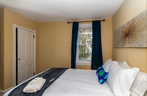 Bryn Mawr House | 915CountyLineRoad Luxury Mainline Train Colleges