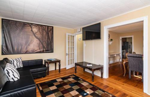 Bryn Mawr House | 915CountyLineRoad Luxury Mainline Train Colleges