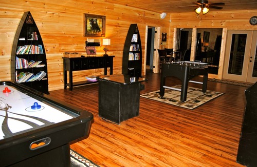 Pittman Center Cabin | 929 m² Cabin ∙ 14 bedrooms ∙ 44 guests