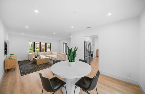 Tropic Isle House | 933 Managed By Brampton Park