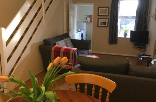 Llannon House | 94 High Street