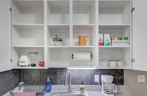 Cheesman Park Apartment | 94 Walk Score | Capitol Hill Denver | New King Bed