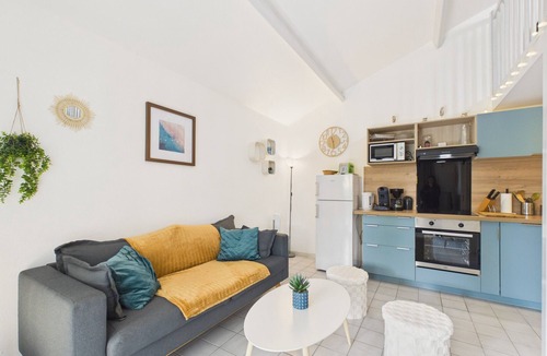 Saint-Vincent-sur-Jard House | 950 m from the sea, house with garden and pool