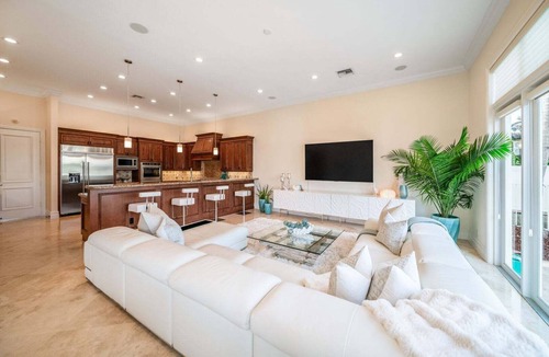 Tropic Isle House | 953 Managed by Brampton Park