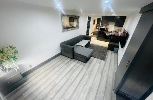 Newbridge Apartment | 96 Glasgow road