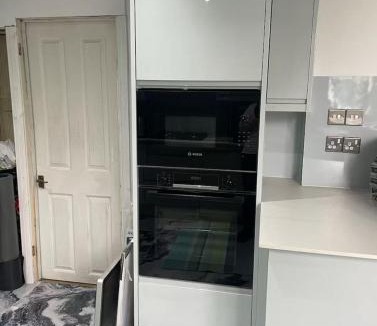 Edmonton Apartment | 96TR Double bed bedroom - Edmonton green