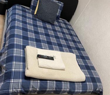 Edmonton Apartment | 96TR Double bed bedroom - Edmonton green