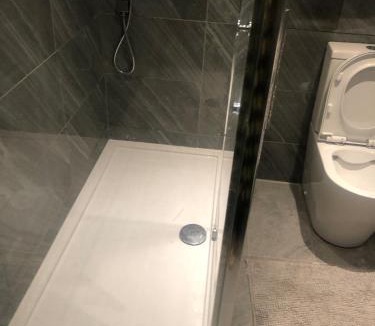 Edmonton Apartment | 96TR Double bed bedroom - Edmonton green