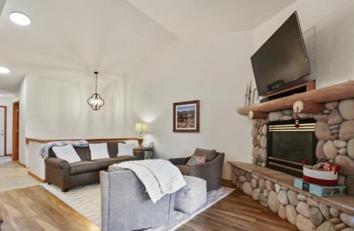 Dillon House | 97 Lookout Ridge townhouse