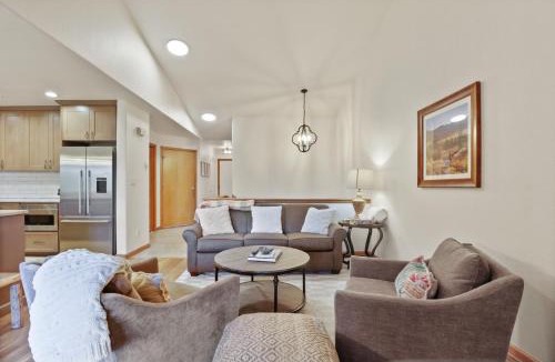 Dillon House | 97 Lookout Ridge townhouse