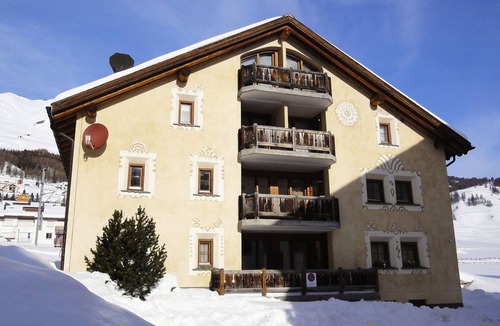 Zuoz Apartment | 98 m² Apartment ∙ 2 bedrooms ∙ 4 guests