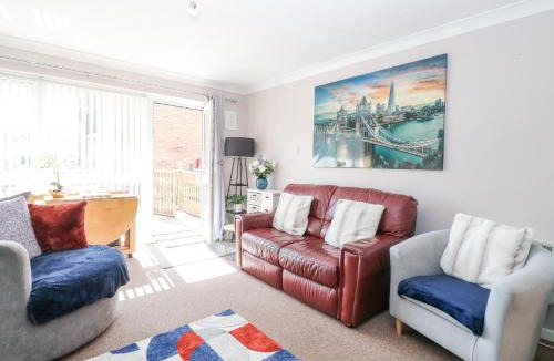 Corton House | 98 Waterside Park