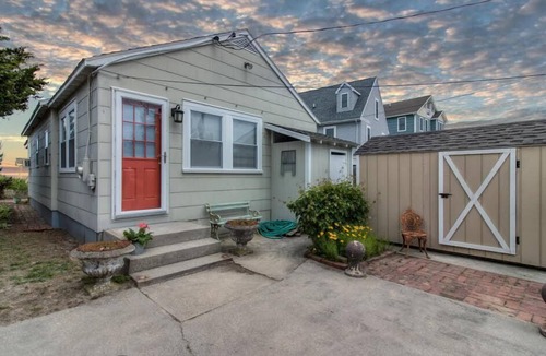 Prime Hook Beach House | 9819 Shore - Beachfront on Primehook Beach.