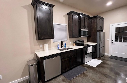 Paris House | 99 per Night.Kimberly-Clark is 1 mile way. 664