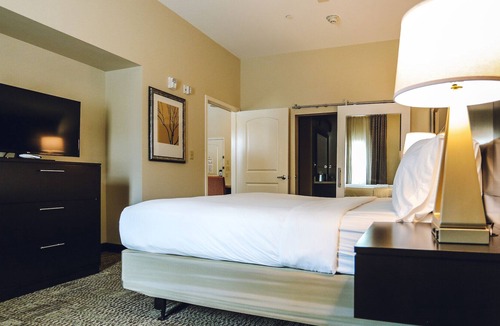 Chinatown Condo | 9901 United Dr