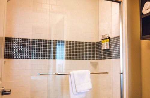 Chinatown Condo | 9901 United Dr