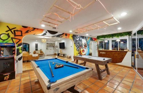 Largo Villa | 9BR Htd Pool Hot Tub Outdoor Cinema Games